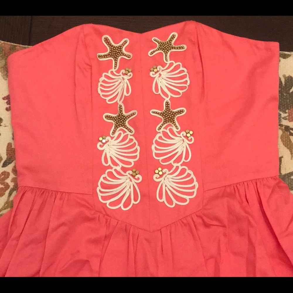 Lilly strapless size 4